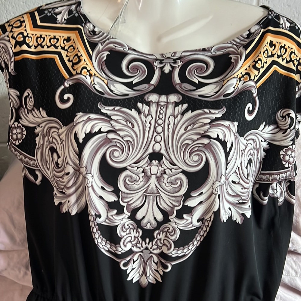 Eva Varro - Picture 2 of 5